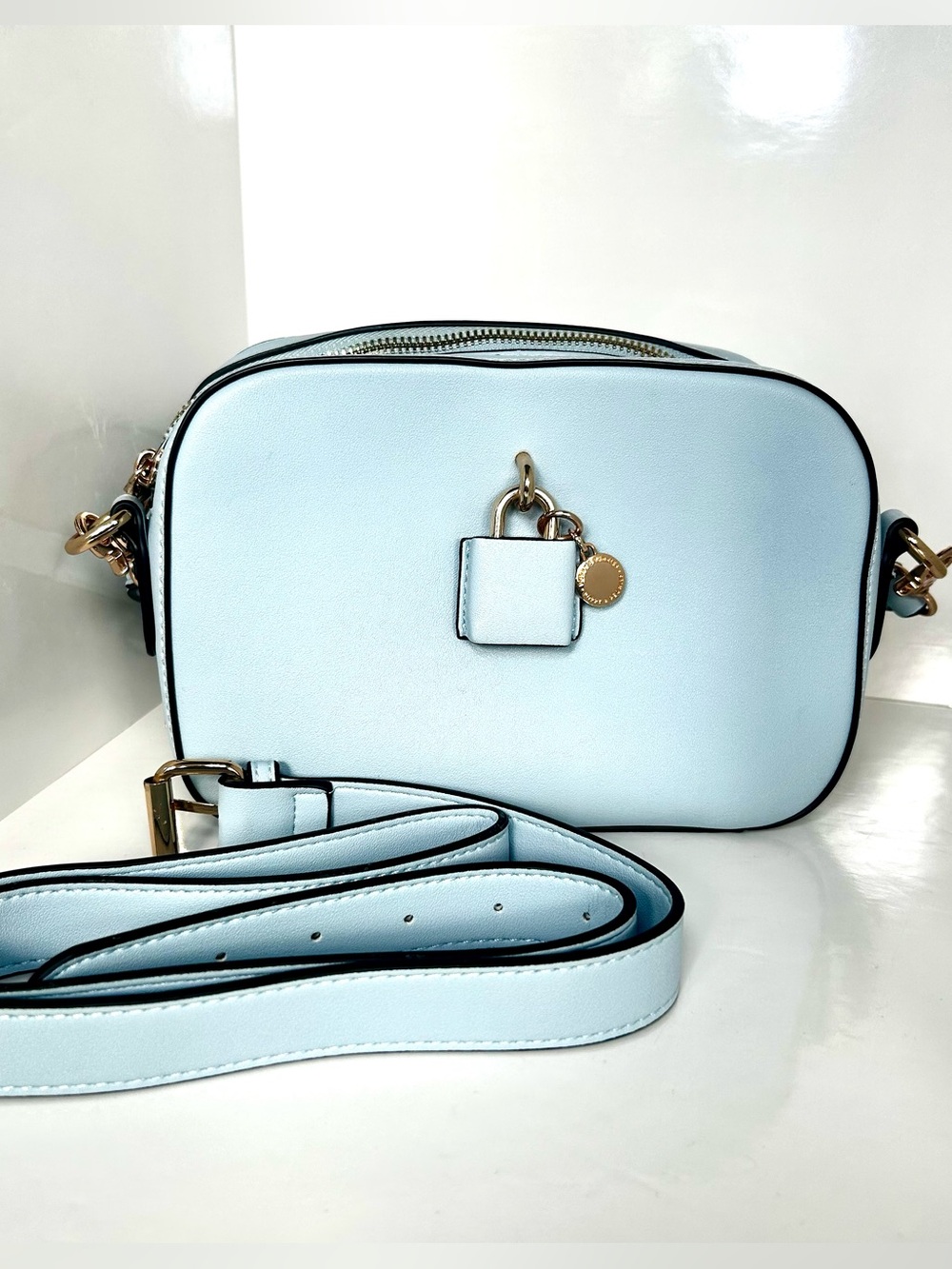 Poppy & Peonies Women’s Casual Vegan L Blue Crossbody Bag/Fanny Pack Purse EUC